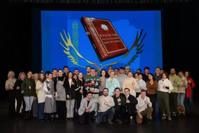 Артисты театра имени Наталии Сац приняли участие в голосовании на референдуме