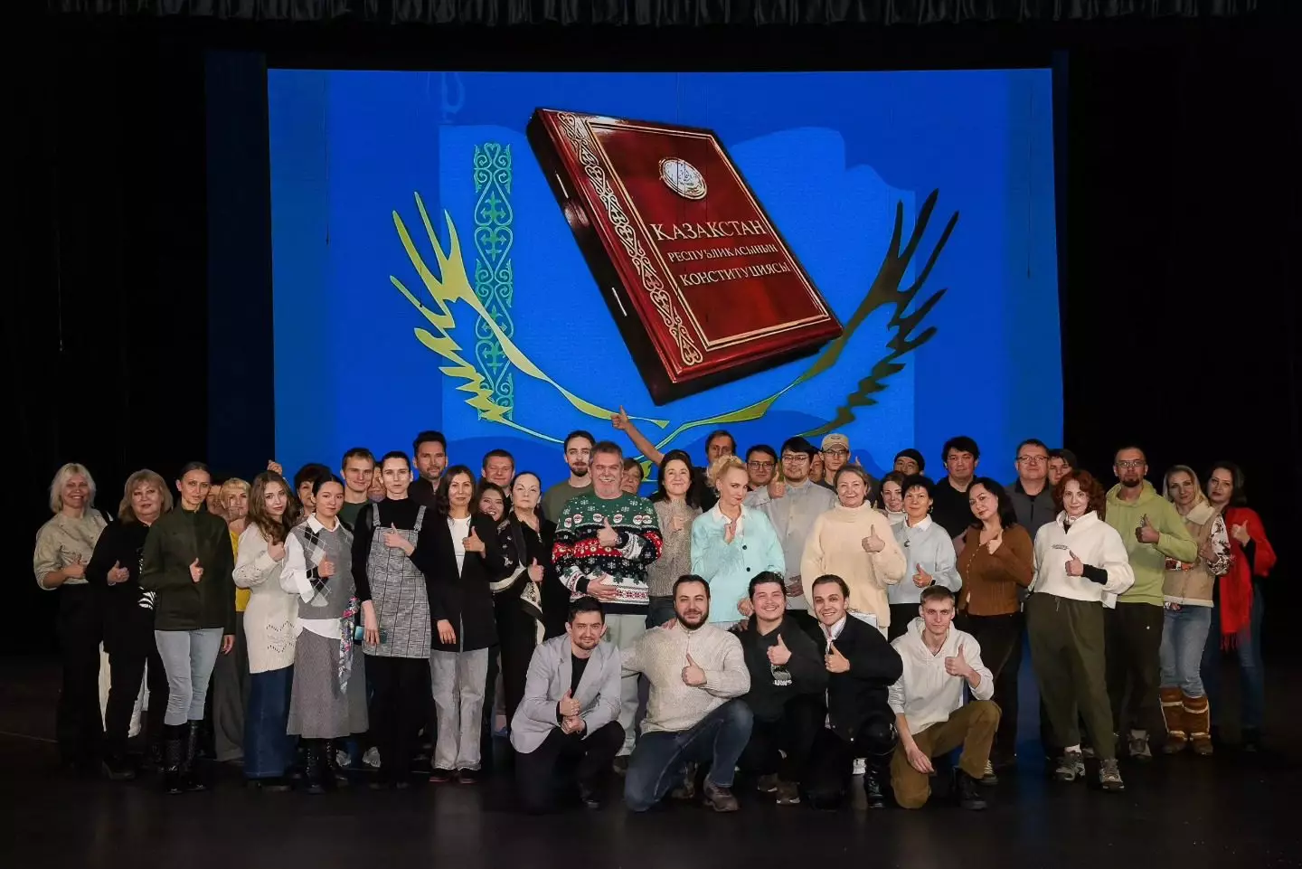 Артисты театра имени Наталии Сац приняли участие в голосовании на референдуме