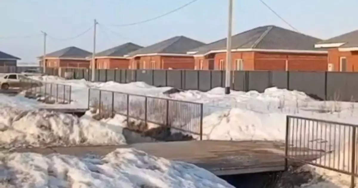  Пострадавшие от паводка жители Уральска пришли голосовать на новый участок 