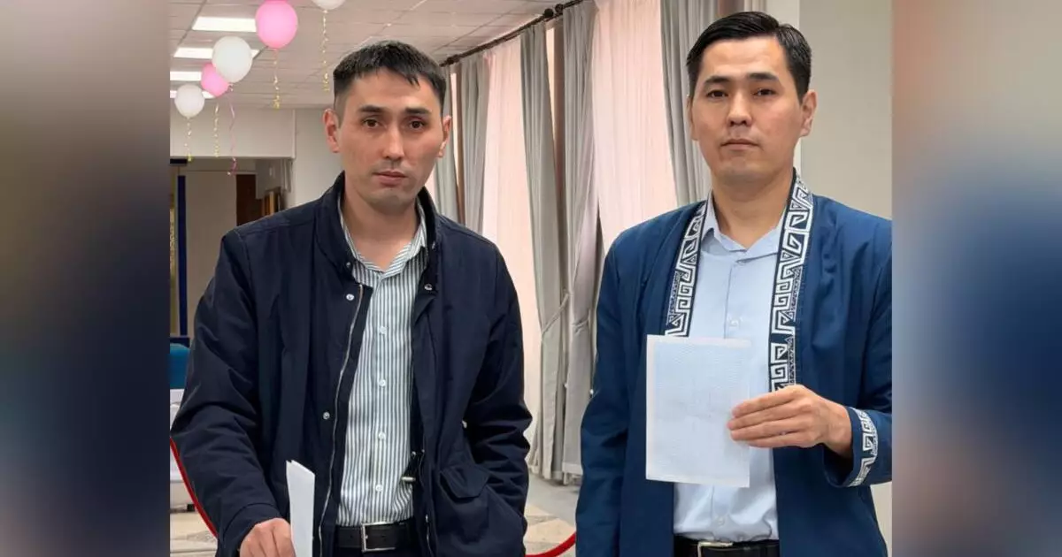  Маңғыстауда егіз полицейлер референдумда дауыс берді 