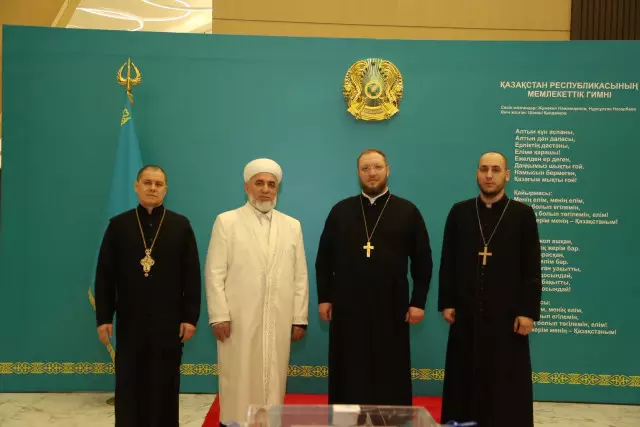 Духовные лидеры разных конфессий проголосовали на референдуме в Астане