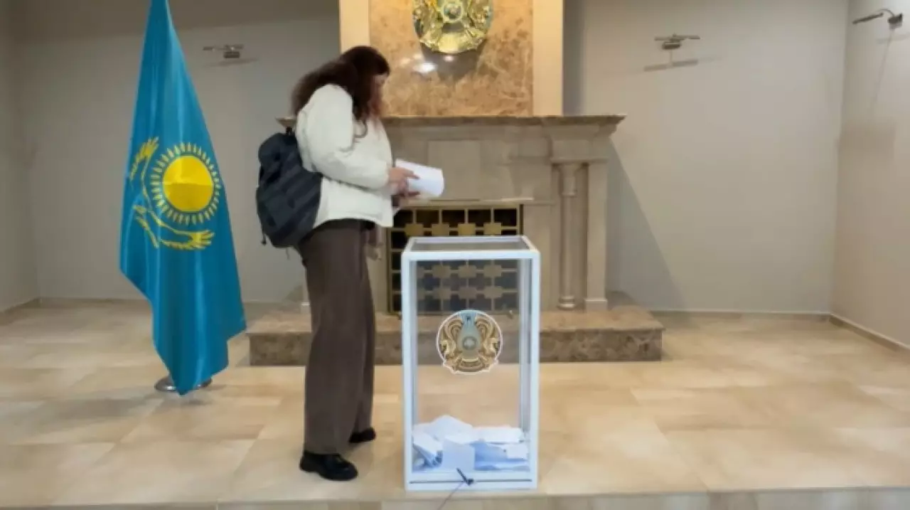 Референдум-2026: казахстанцы голосуют на участке в Грузии