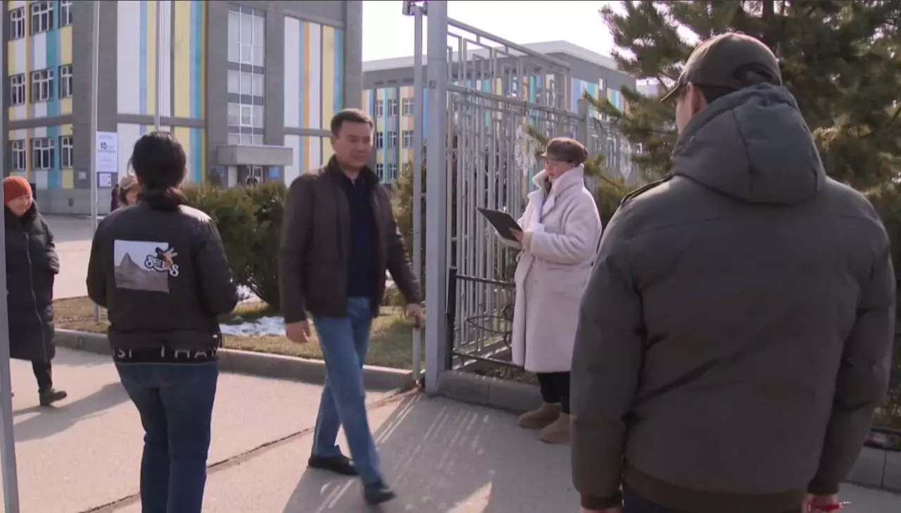 Алматыда әлеуметтанушылар сауалнама жүргізіп жатыр