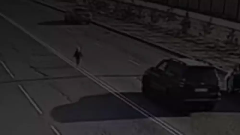 Маленького ребёнка заметили бегущим по автодороге в Актау