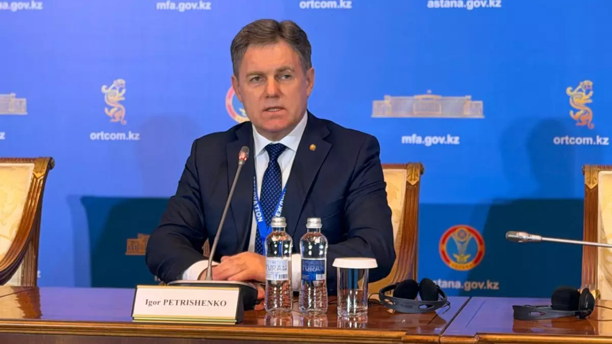 Қызға үйленуге ұсыныс жасалып, азаматтарға сыйлық таратылды: Сайлау учаскесінде қандай қызық болды?