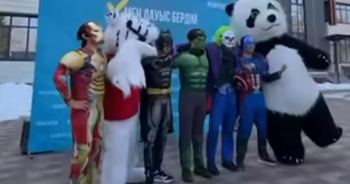  Супермен, Темір адам, Капитан Америка және Джокер: Алматылықтар учаскеге қандай киім киіп келді? 