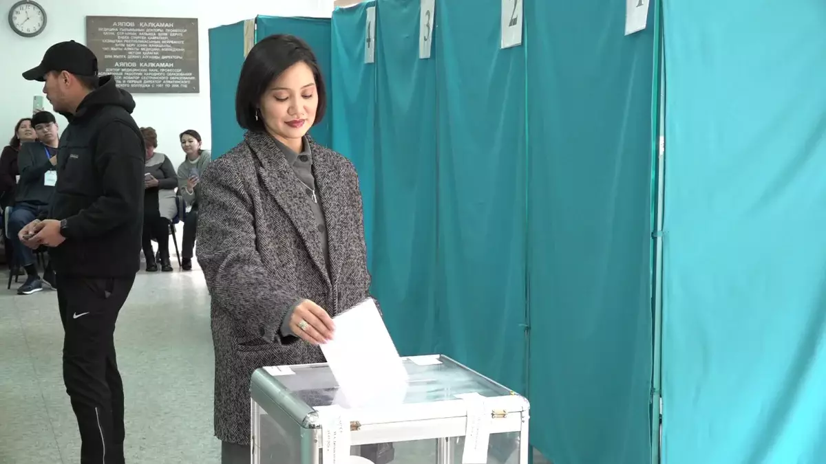 Зарина Кәрмен ел үшін маңызды күні дауыс берді,