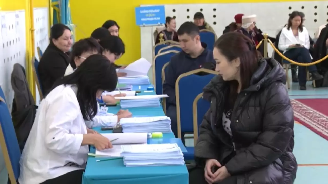 Сколько казахстанцев проголосовало на референдуме к 18:00