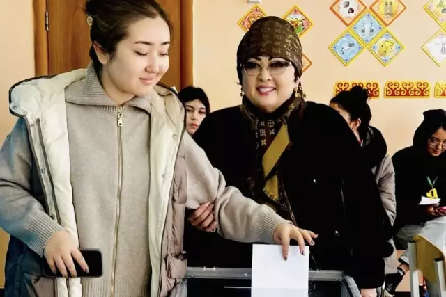 Референдум түрлі буын мен мамандық өкілдерін біріктіреді — әнші Мақпал Жүнісова