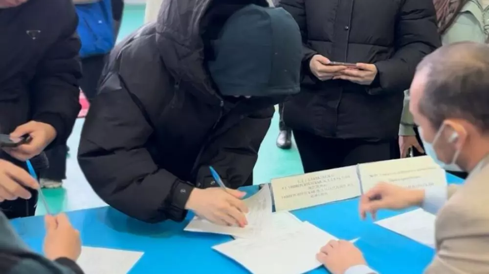Молодёжь Карагандинской области активно участвует в референдуме - акимат