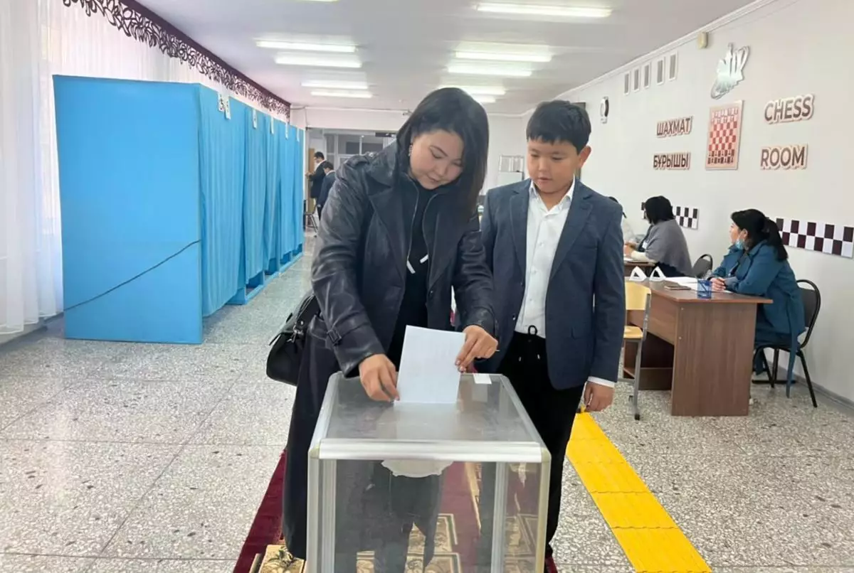 Родители близнецов Касыма и Жомарта из Мангистау проголосовали на референдуме