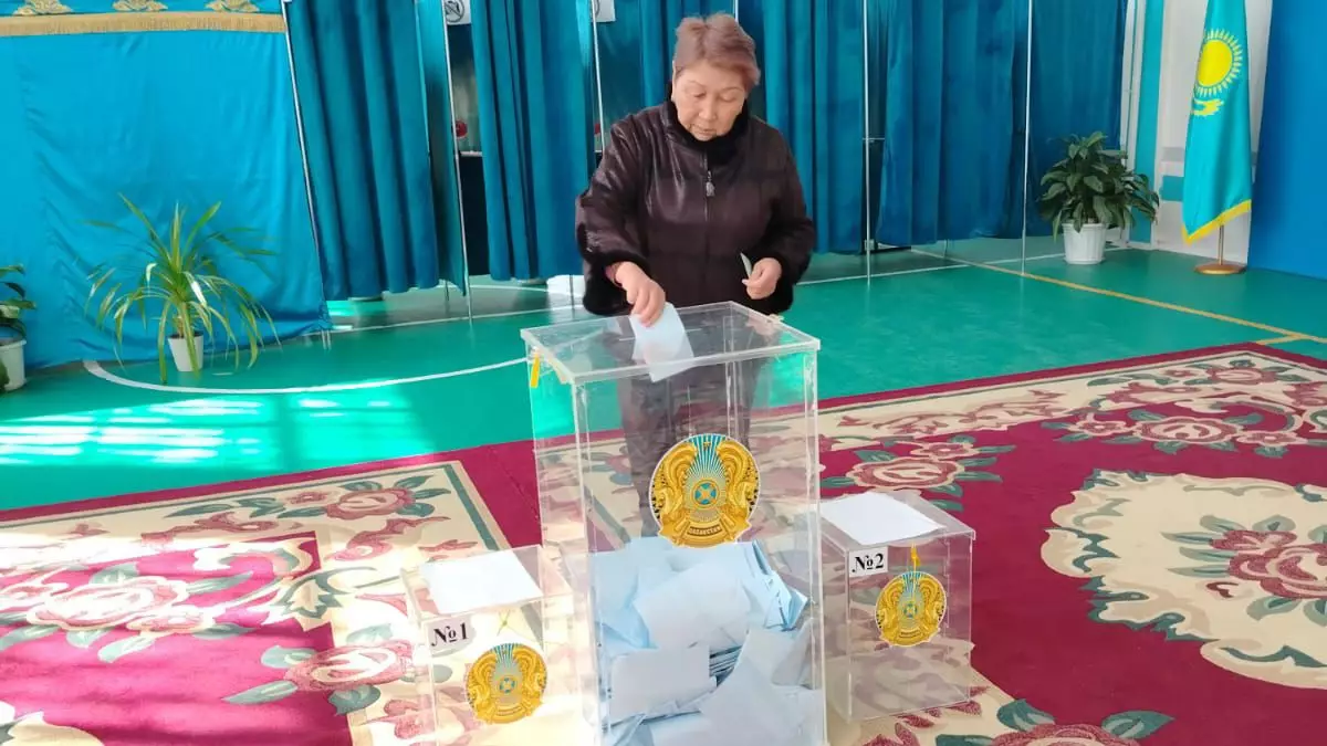 Конституция референдумда дауыс берді