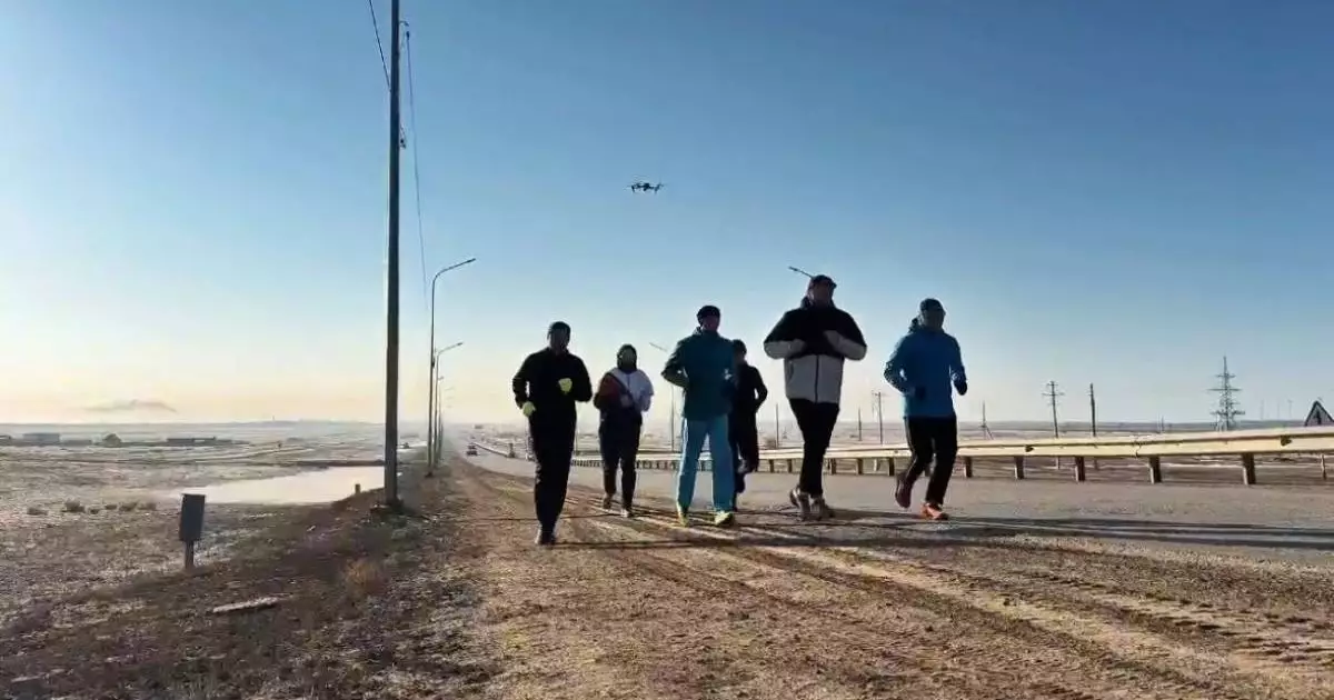  Марафонцы пробежали из Жезказгана в Сатпаев и проголосовали на своем участке 