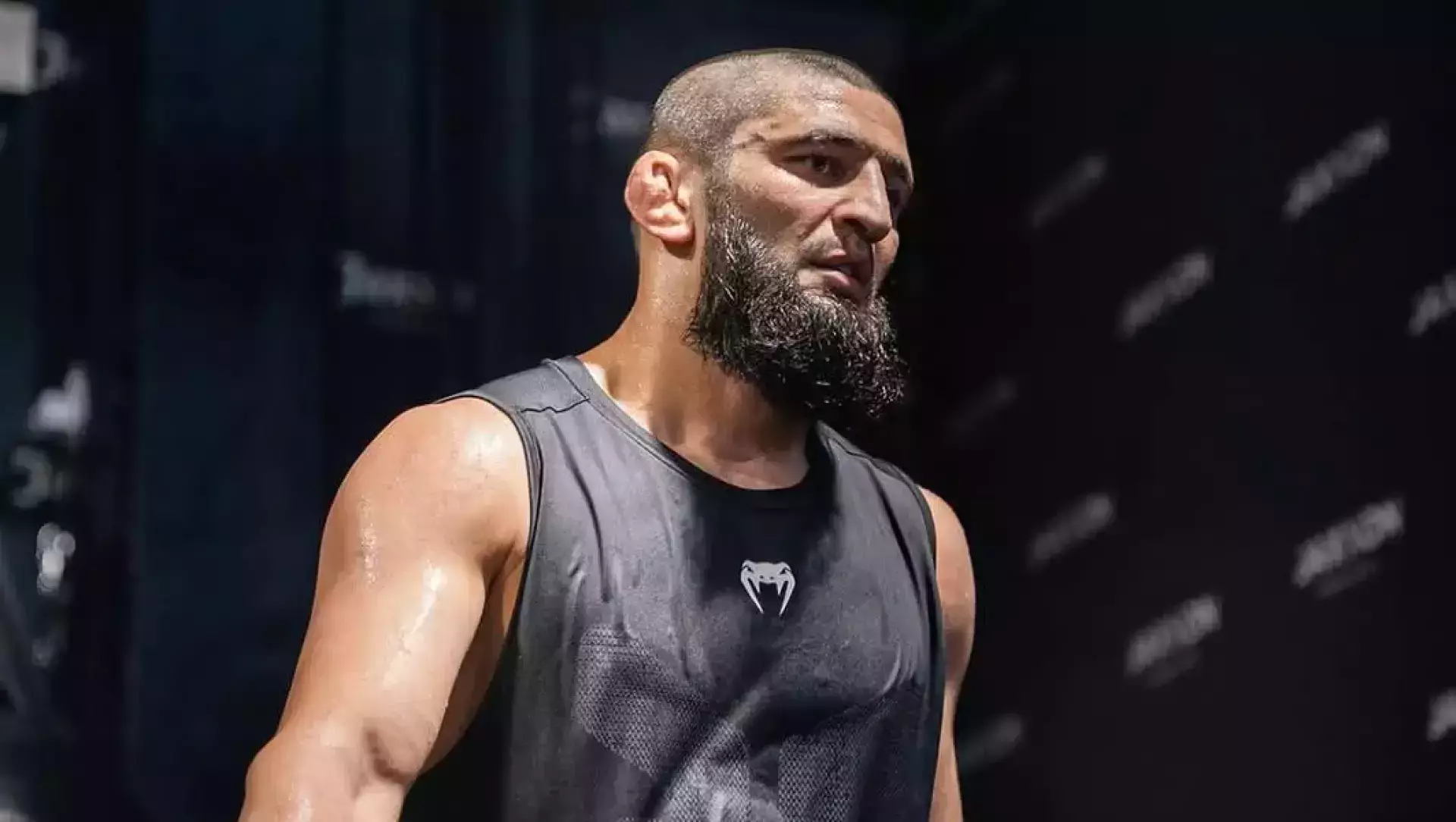 Чимаев пообещал награду тому, кто заставит его сдаться