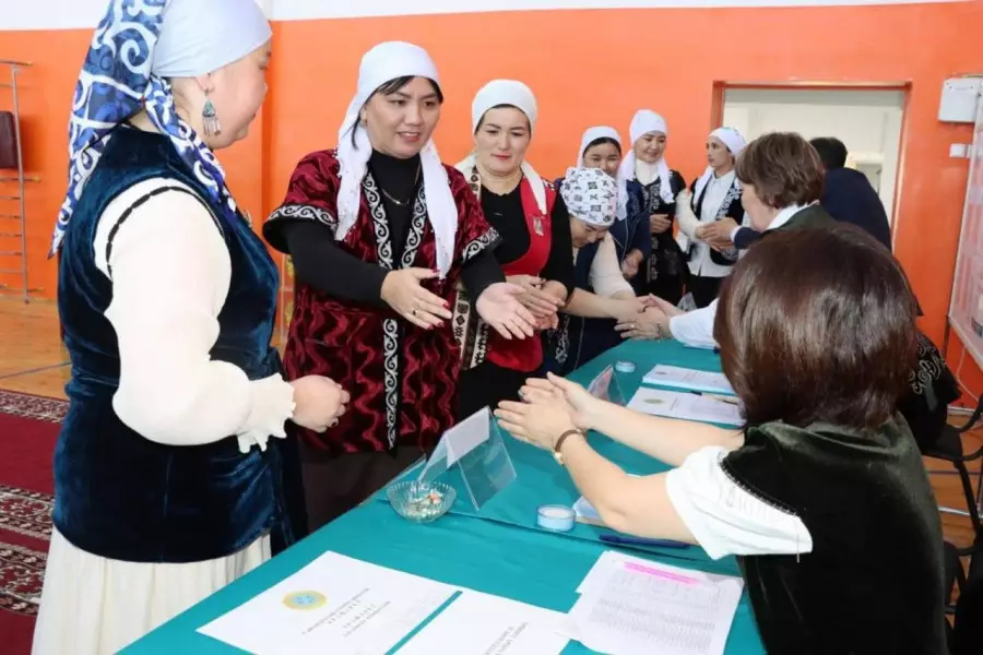 БҚО-да бір ауылдың 13 келіні бірге келіп дауыс берді