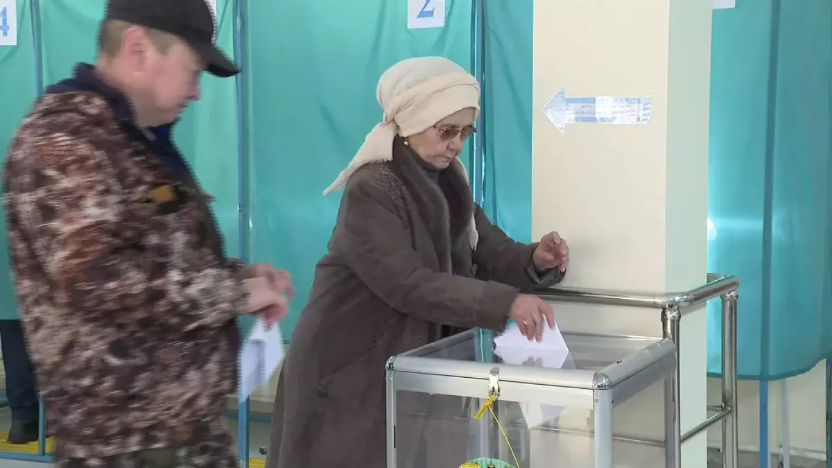 Алматыда зиялы қауым өкілдері жалпыұлттық референдумға белсенді қатысты