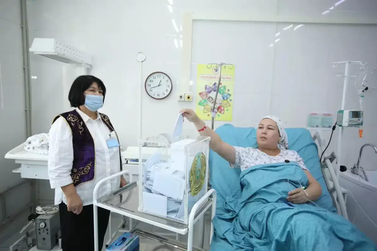 Мальчика назвали Атазан в день референдума в Казахстане