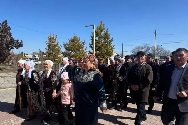 Жетісу облысында бір әулеттен 40 адам референдумға дауыс беруге бірге барды