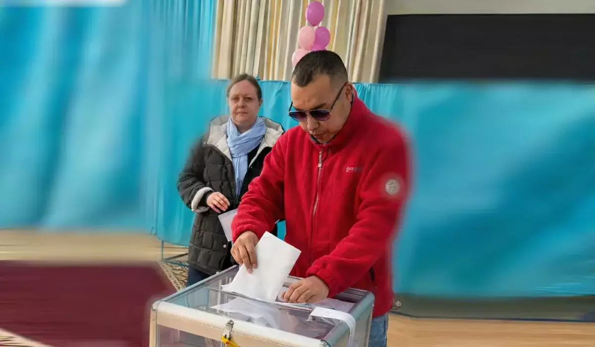 Учаске жабылар сәтте: алматылық соңғы минутта келіп дауыс берді