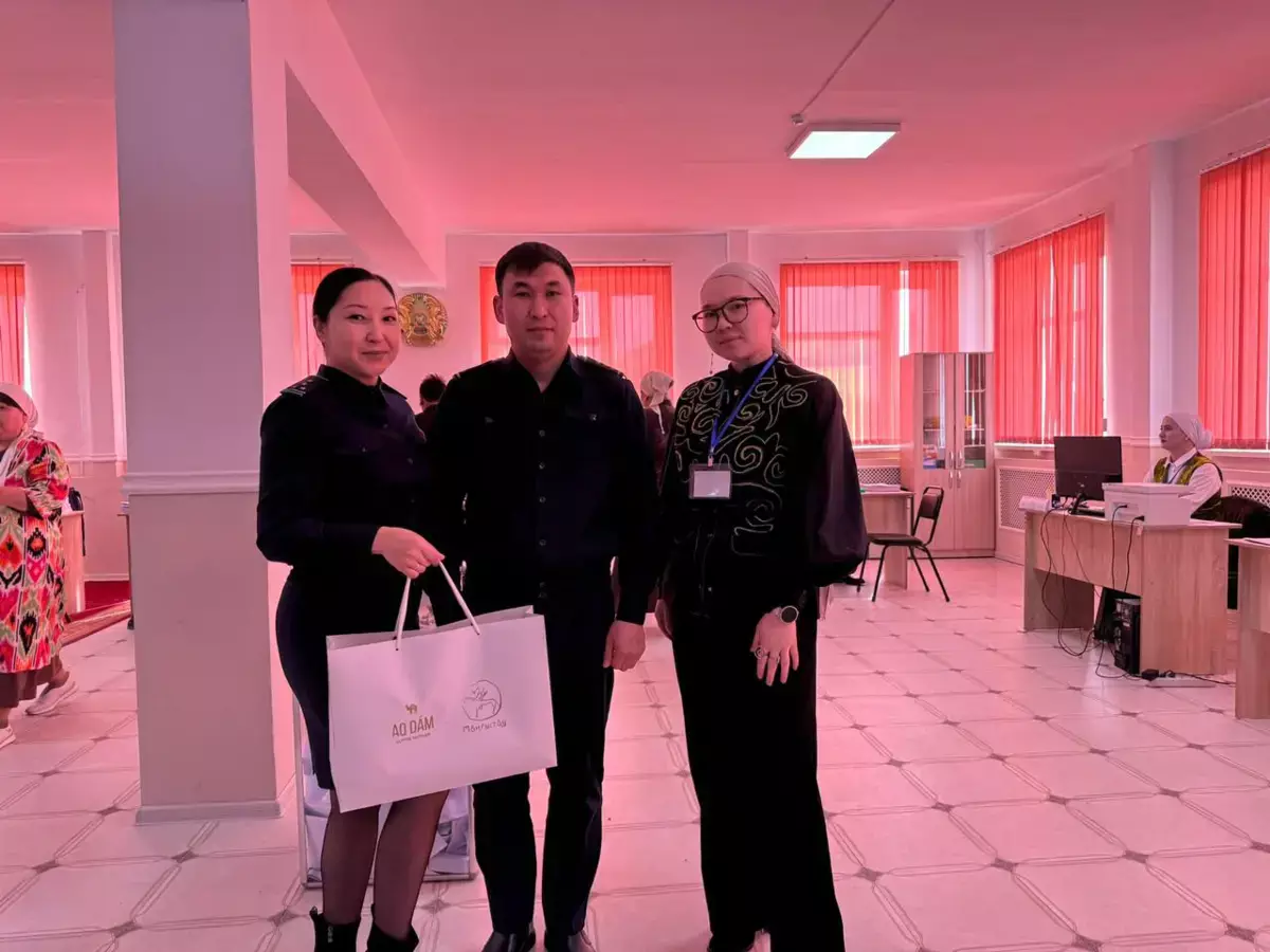 Полицейская семья, продвигающая идеологию «Закон и порядок», проголосовала - новости на Lada.kz 15.03.2026