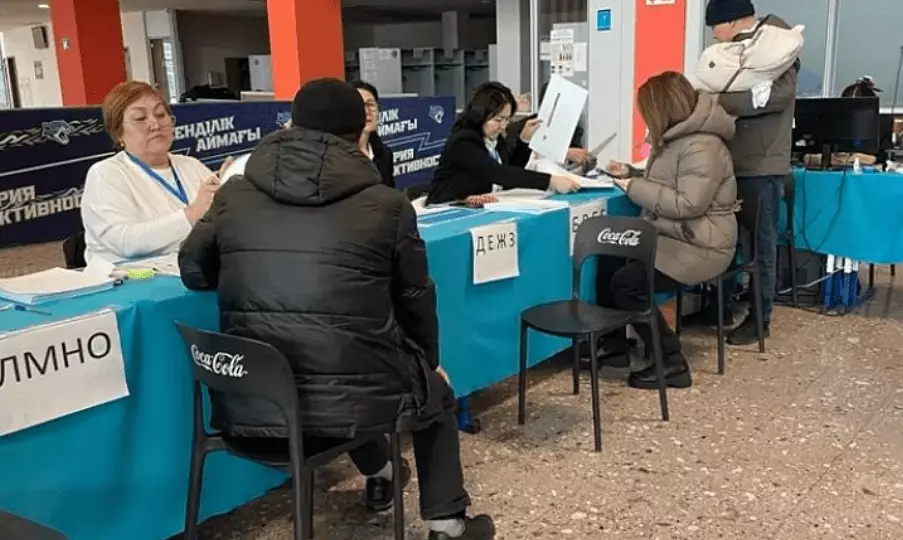 Экзитполы показали поддержку новой Конституции на референдуме в Казахстане