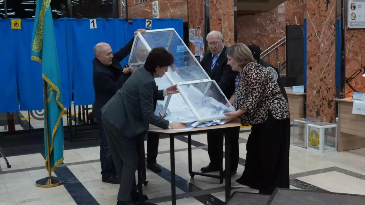 В Казахстане завершилось голосование на референдуме по новой Конституции.