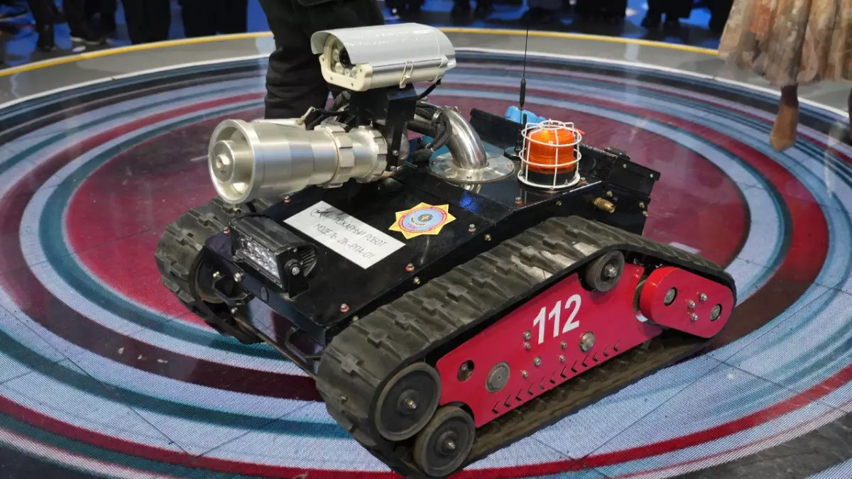 Робота-пожарного представили на республиканском онлайн-марафоне