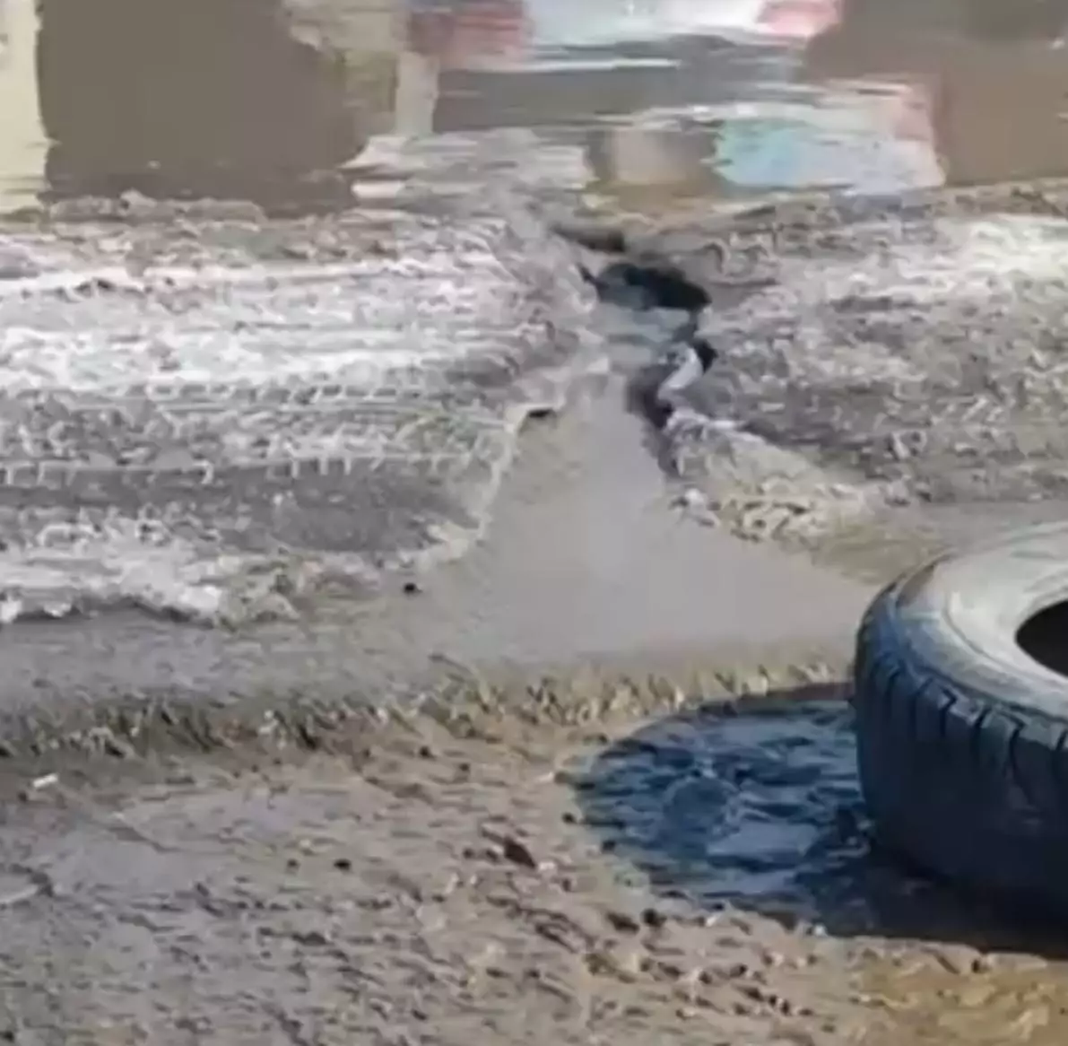 Көкшетауда сапасыз салынған жолдың кесірінен су үй ауласына ағатын болды