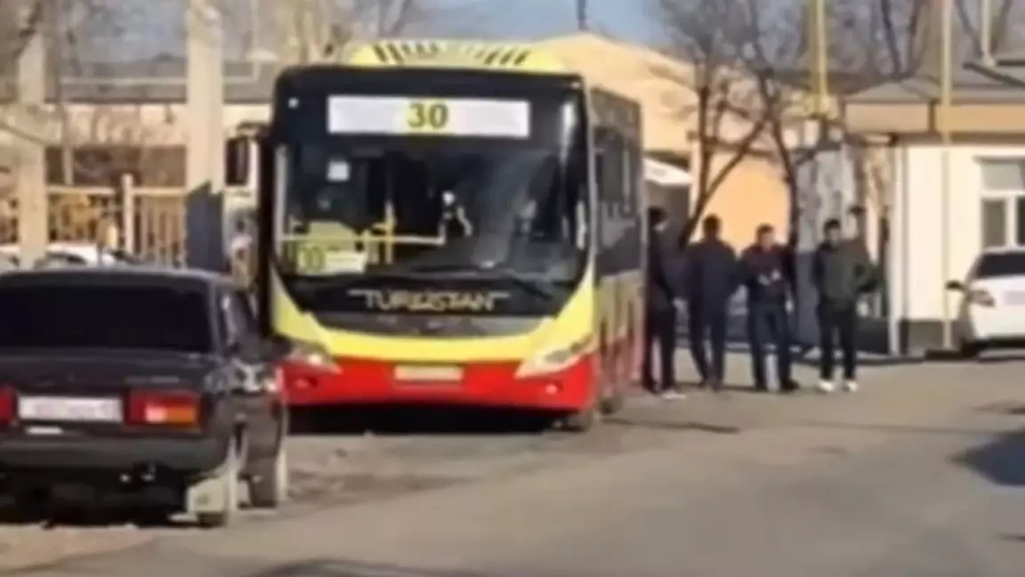 Түркістанда бір топ адамның бірнеше учаскеде дауыс берген видеосы тарады