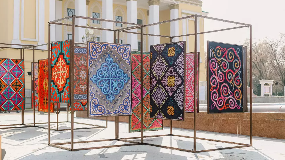 Тайный шифр степи: о чем “говорят“ орнаменты и какие ошибки не стоит допускать