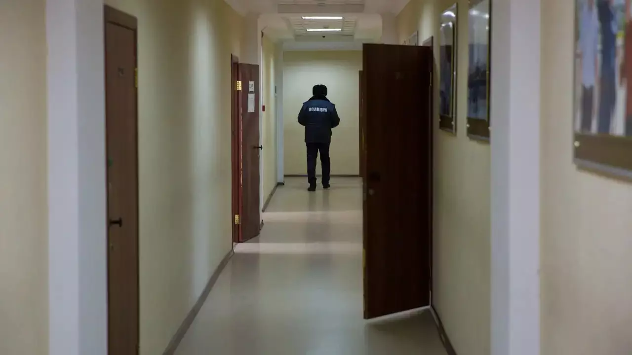 Астанада полиция капитаны өз бастығын соққыға жығып, қылқындырған