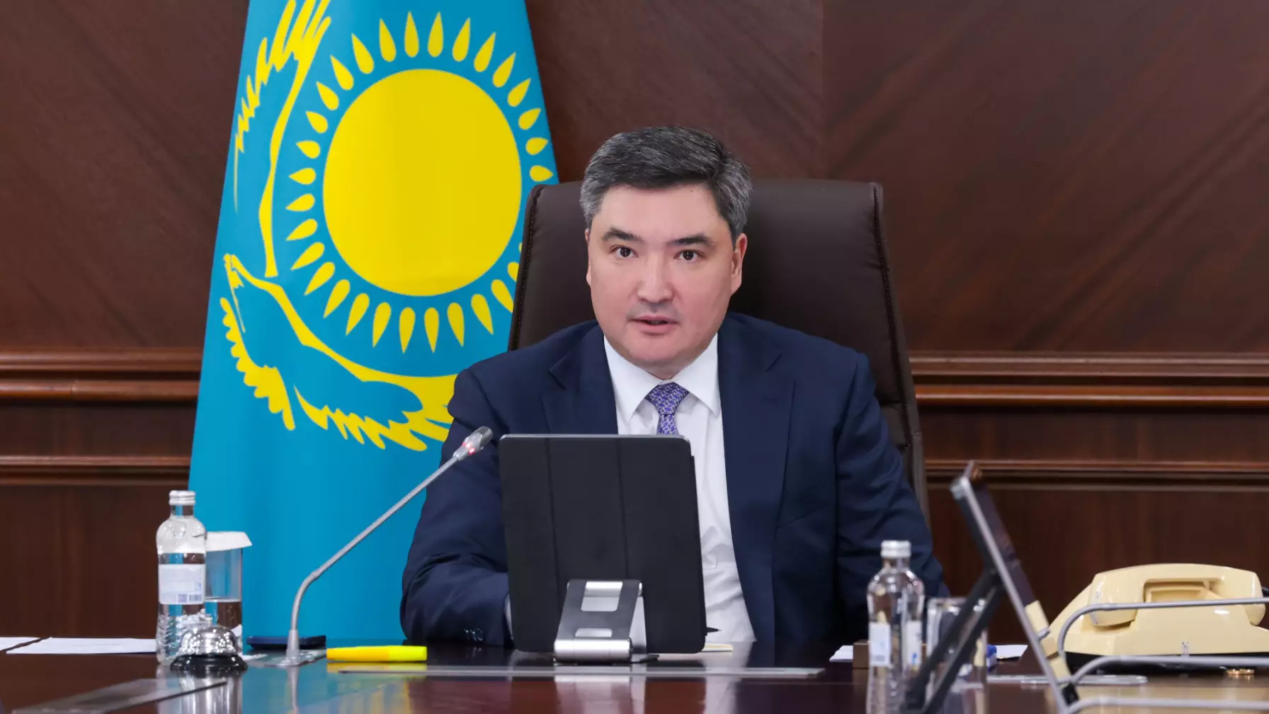 Премьер-министр ел тұрғындарын жаңа Конституцияның қабылдануымен құттықтады