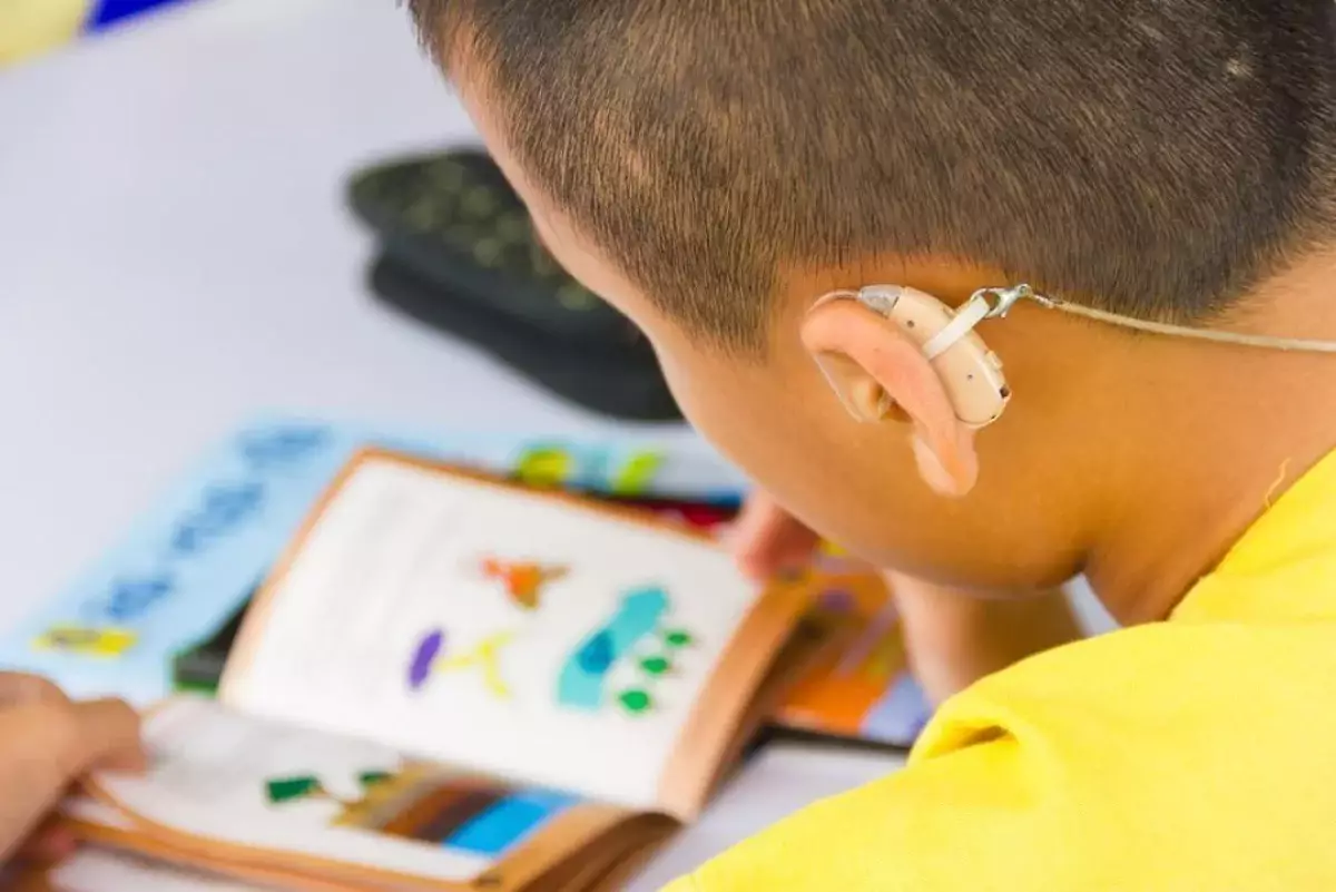 Есту қабілеті төмен  298 бала оңалтудан өтті