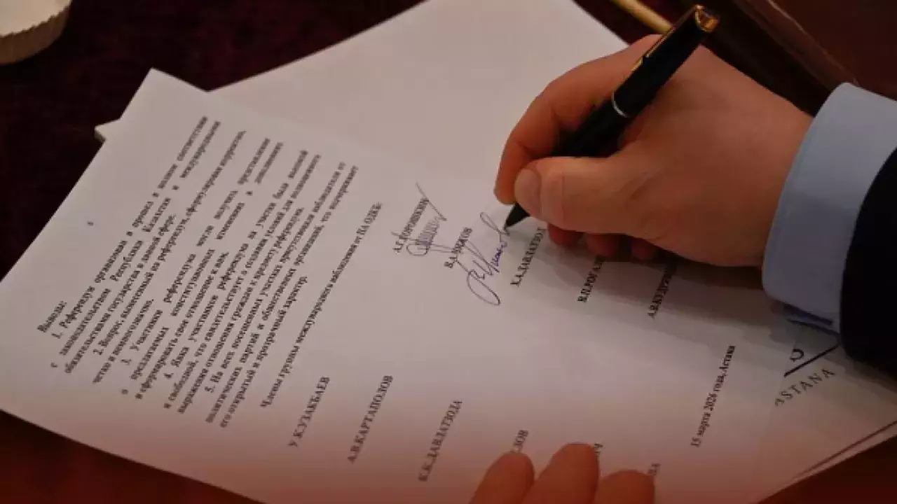 Халықаралық бақылаушылар: Қазақстандағы референдум ашық өтті