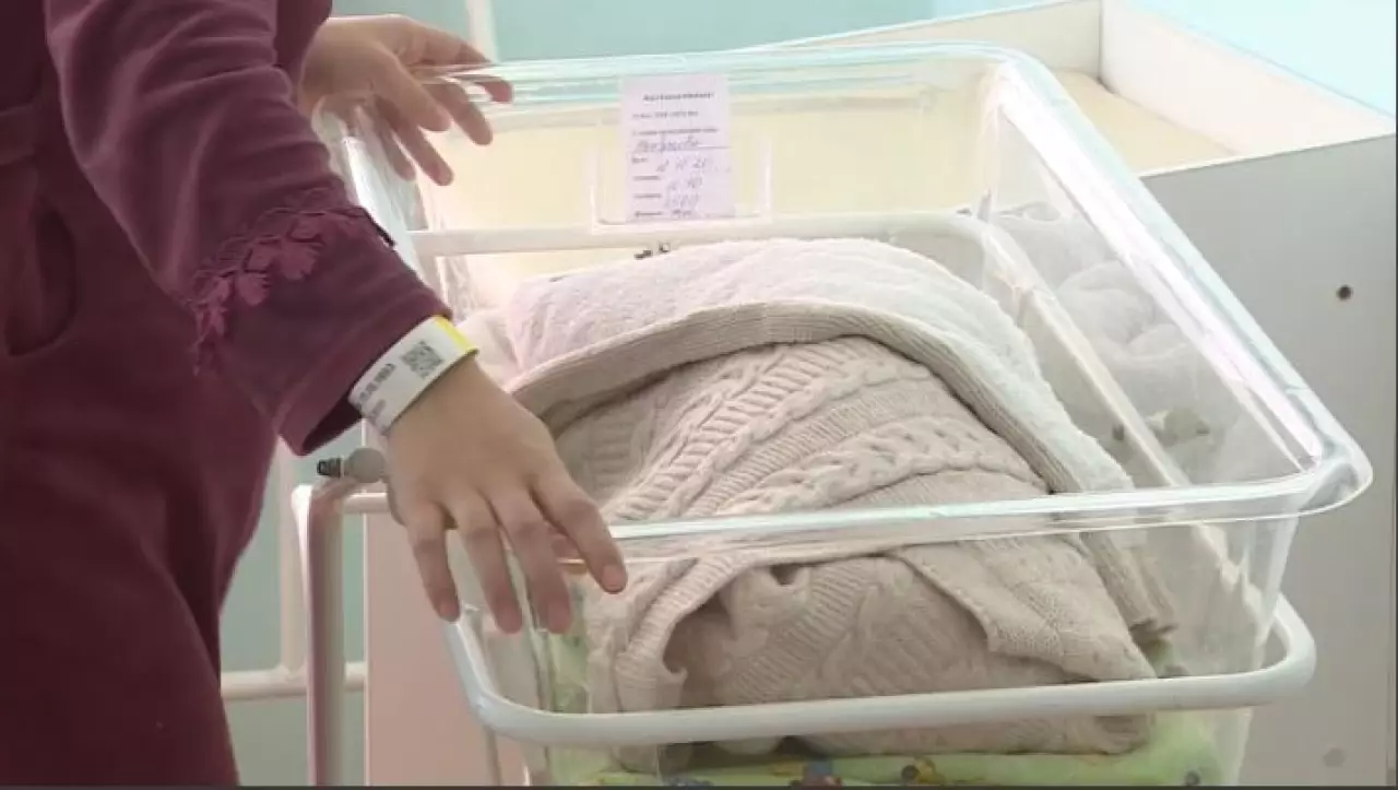 Референдум күні 585 сәби дүниеге келді