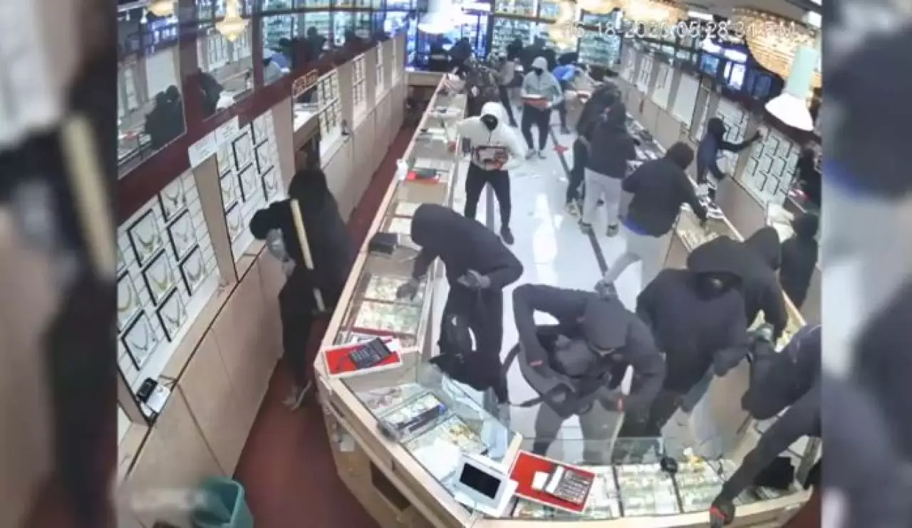 АҚШ-та $2 млн тұратын әшекейлер ұрланды