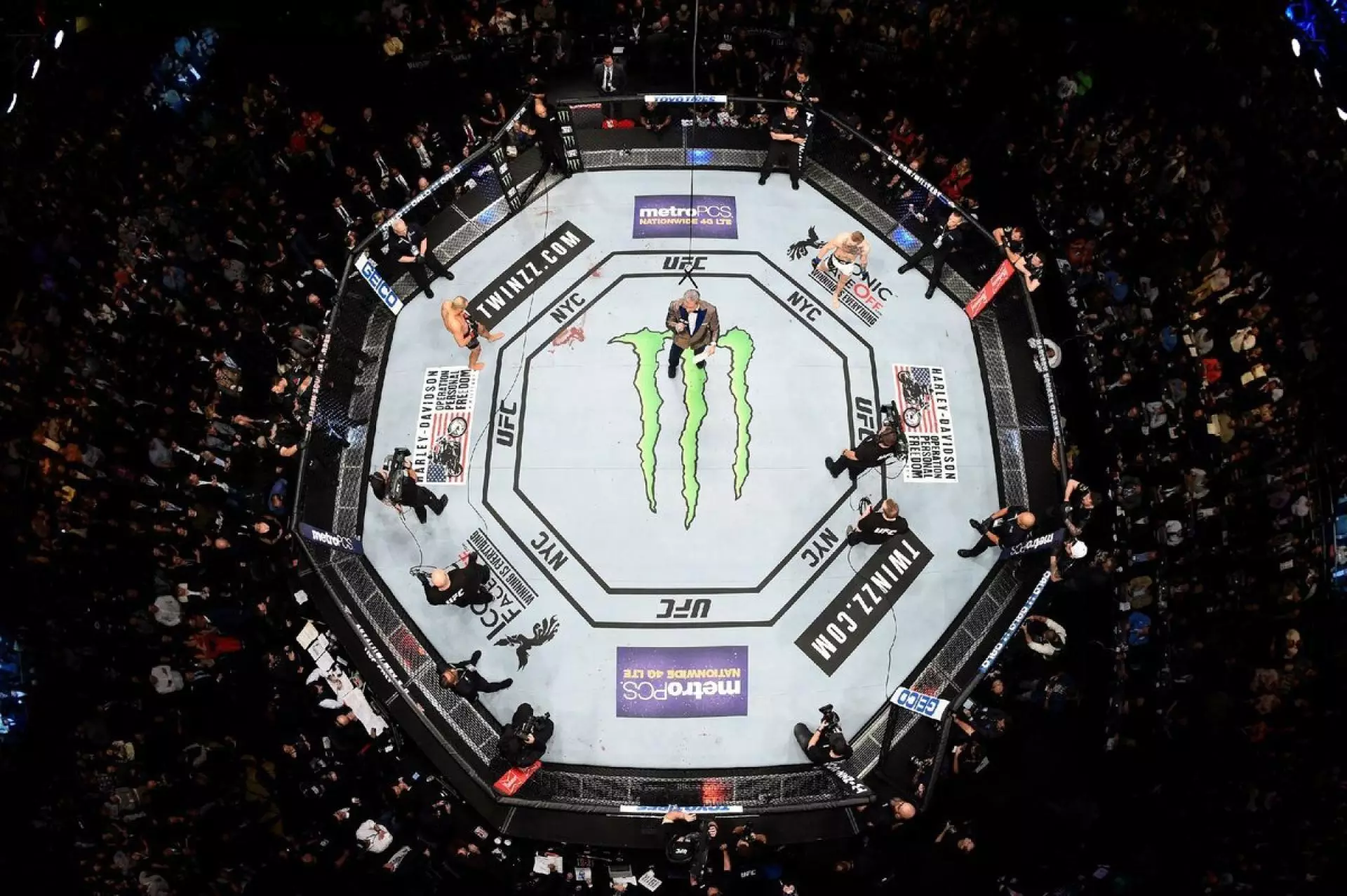 UFC может сделать турниры в Азербайджане ежегодными