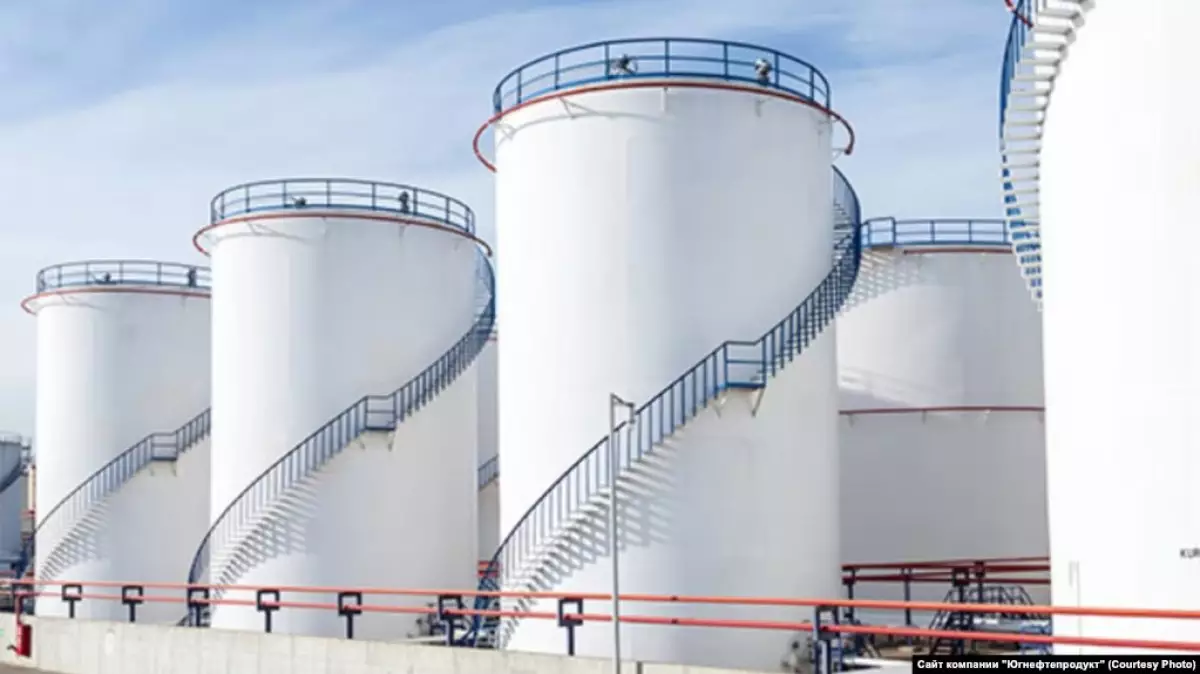 Дрон шабуылынан кейін Ресейдің Краснодар өлкесінде мұнай базасы өрткен оранды