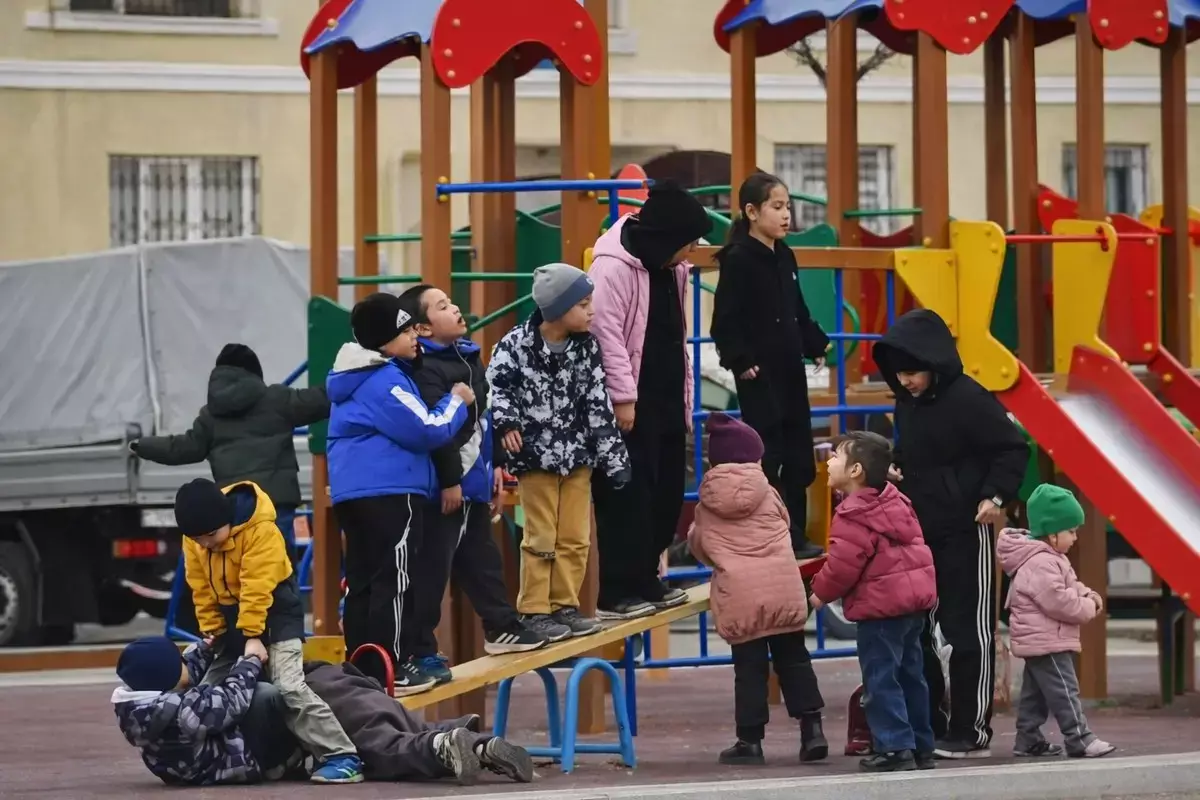 Игровые комплексы быстро приходят в негодность: жители Актау заявляют о детском вандализме - новости на Lada.kz 16.03.2026