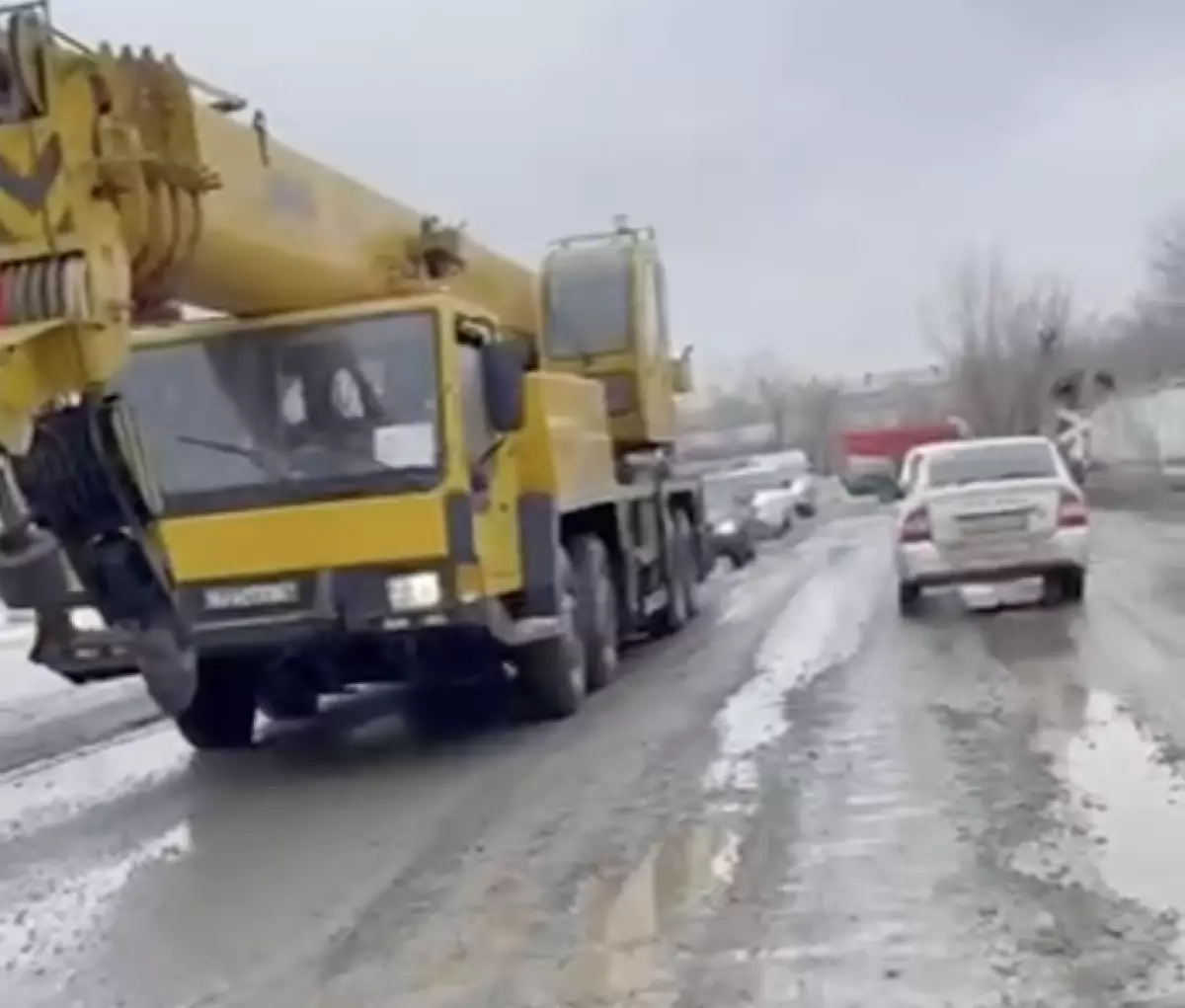 Семейде сорақы жол шаршатты: әкімдіктің құр уәдесінен халық әлі азап шегіп жүр