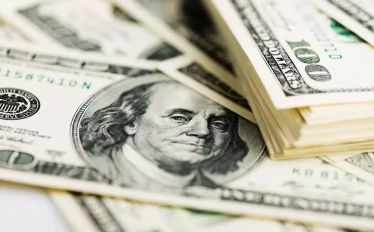 Елімізде доллар бағамы демалыс күндері 4,5 теңгеге төмендеді