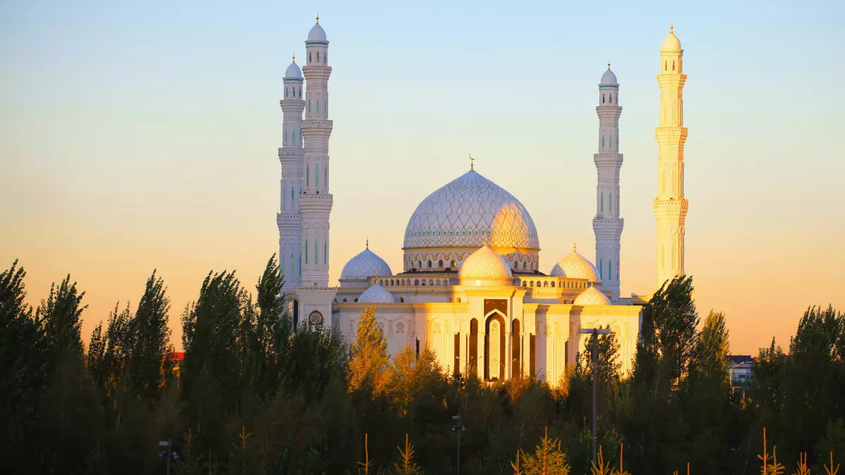 Қадір түні: Ұйықтамау шарт па және қандай құлшылық жасау керек?