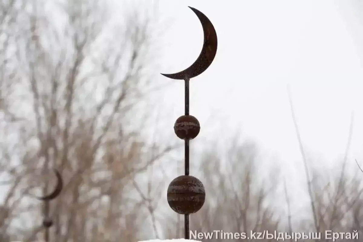 «Маме было 39»: казахстанец пожаловался на отказ в выплате на погребение