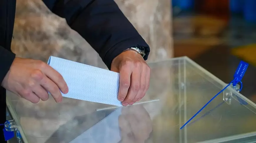 В Казахстане озвучили предварительные результаты голосования на референдуме по внесению изменений в Конституцию.