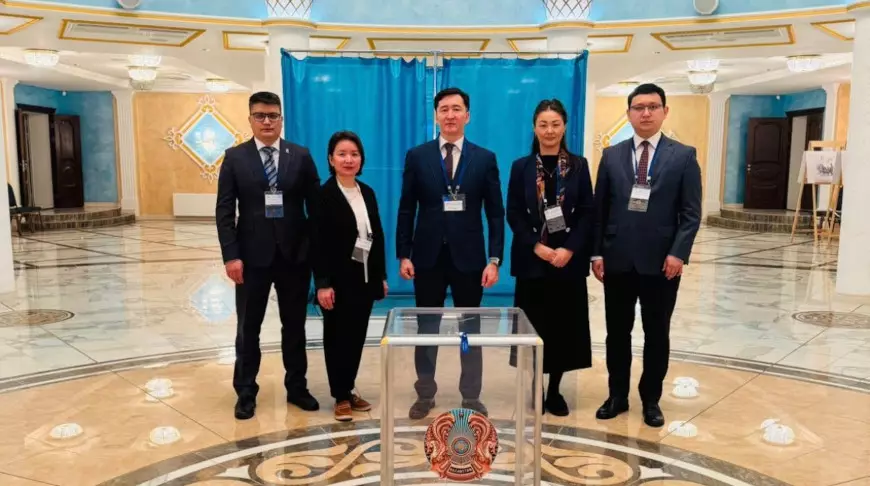 Граждане Казахстана голосуют на референдуме в Минске и Бресте.