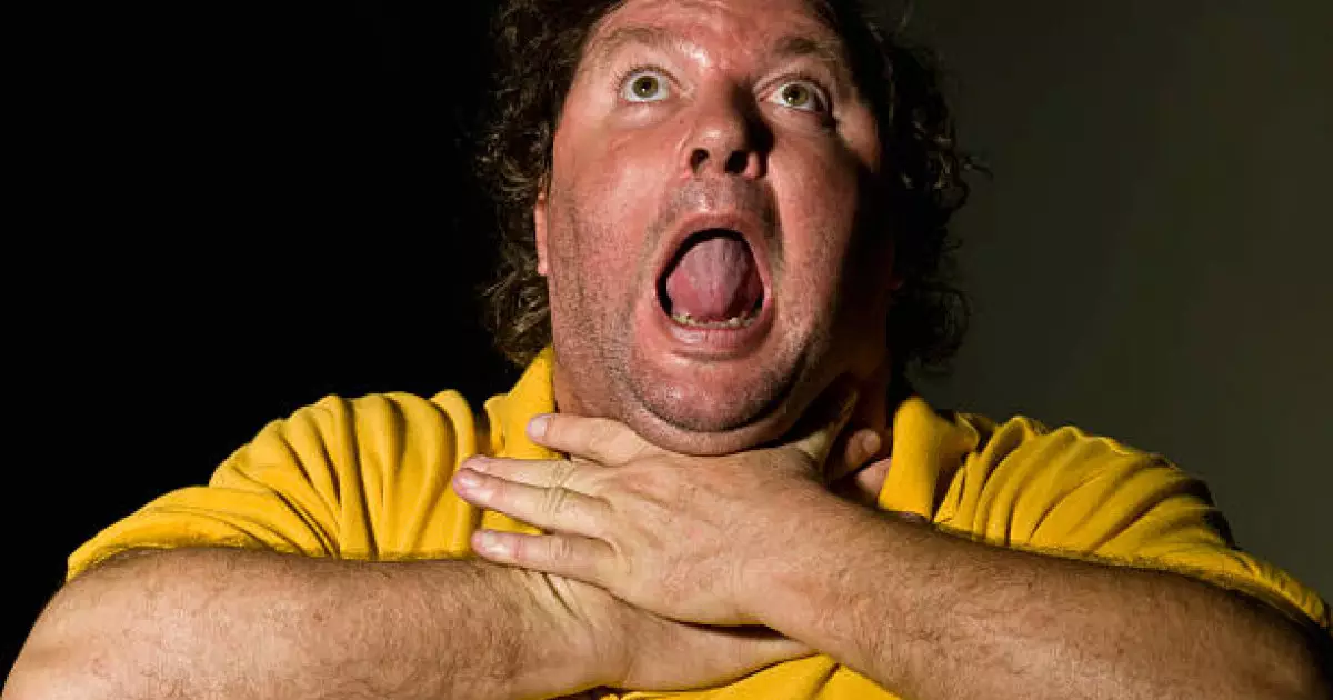  Қақалып қалғанда жедел жәрдем келгенше не істеуге болмайды? 