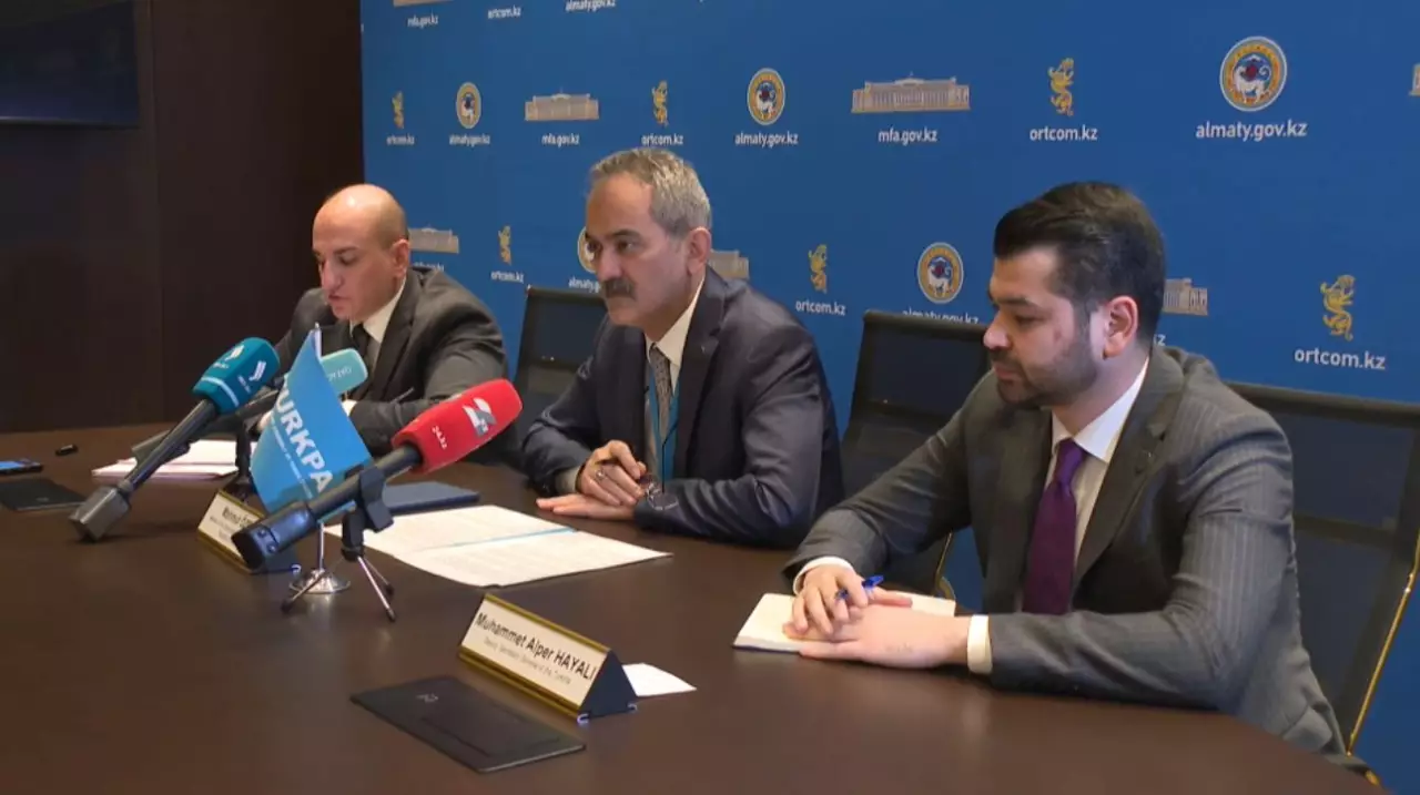 Иностранные наблюдатели оценили проведение референдума