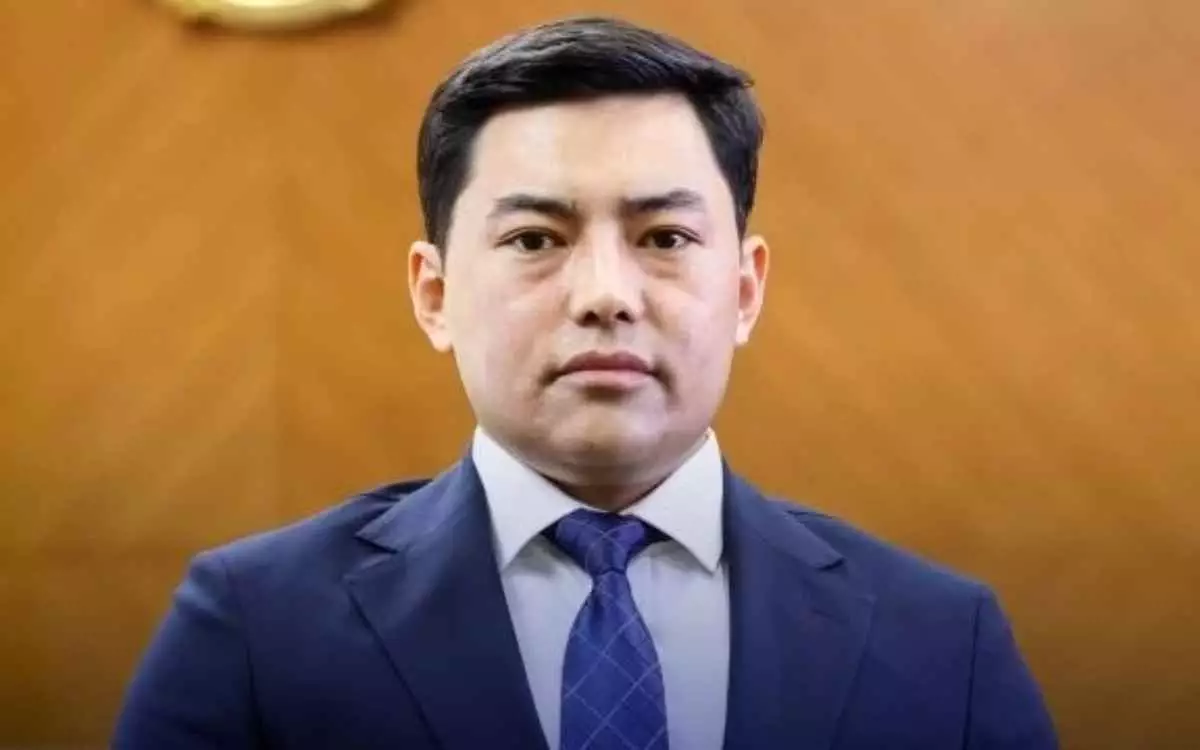 "Ер адамды соққыға жыққан": Шымкентте аудан әкіміне қатысты тәртіптік іс қаралып жатыр