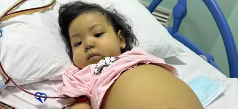 Маленькая Асылым из Семея борется с редким заболеванием: семье срочно нужна помощь на лечение