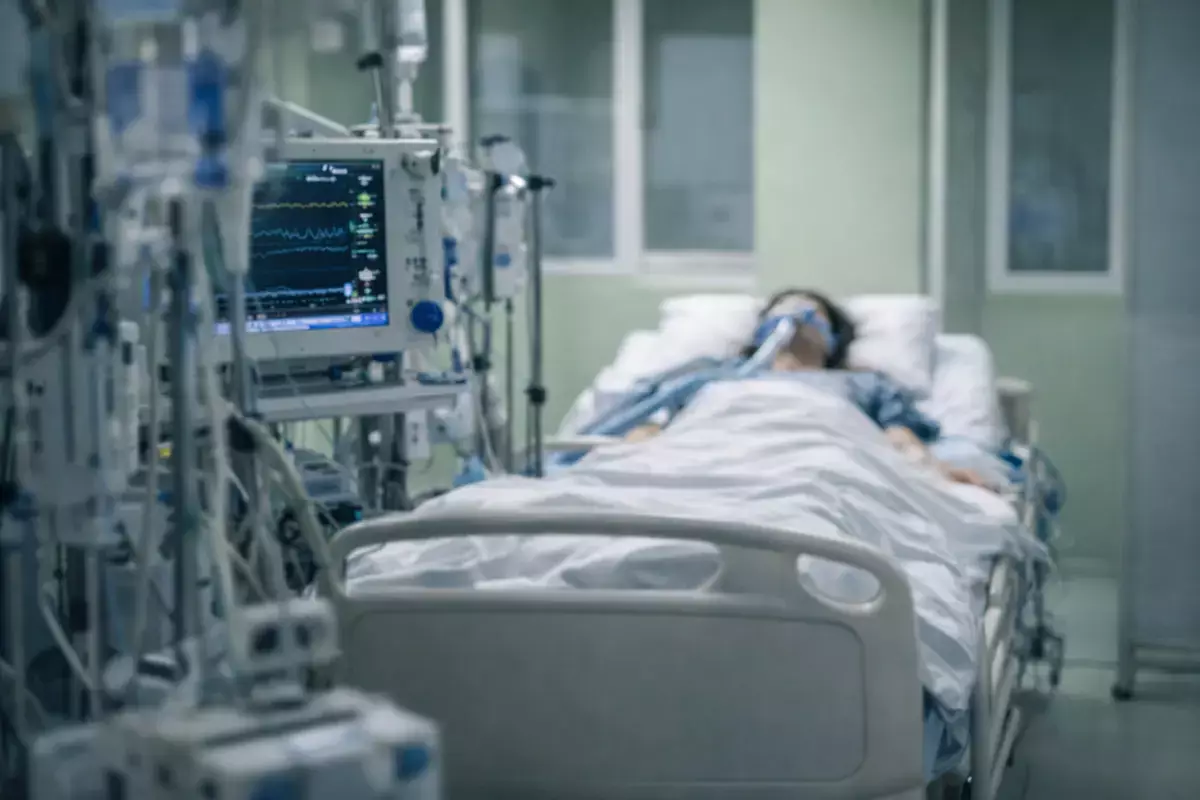 Выпавшая из окна в Актау женщина находится в реанимации - новости на Lada.kz 16.03.2026